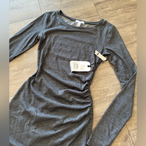 LEITH ruched dress ✨ - Picture 4 of 5